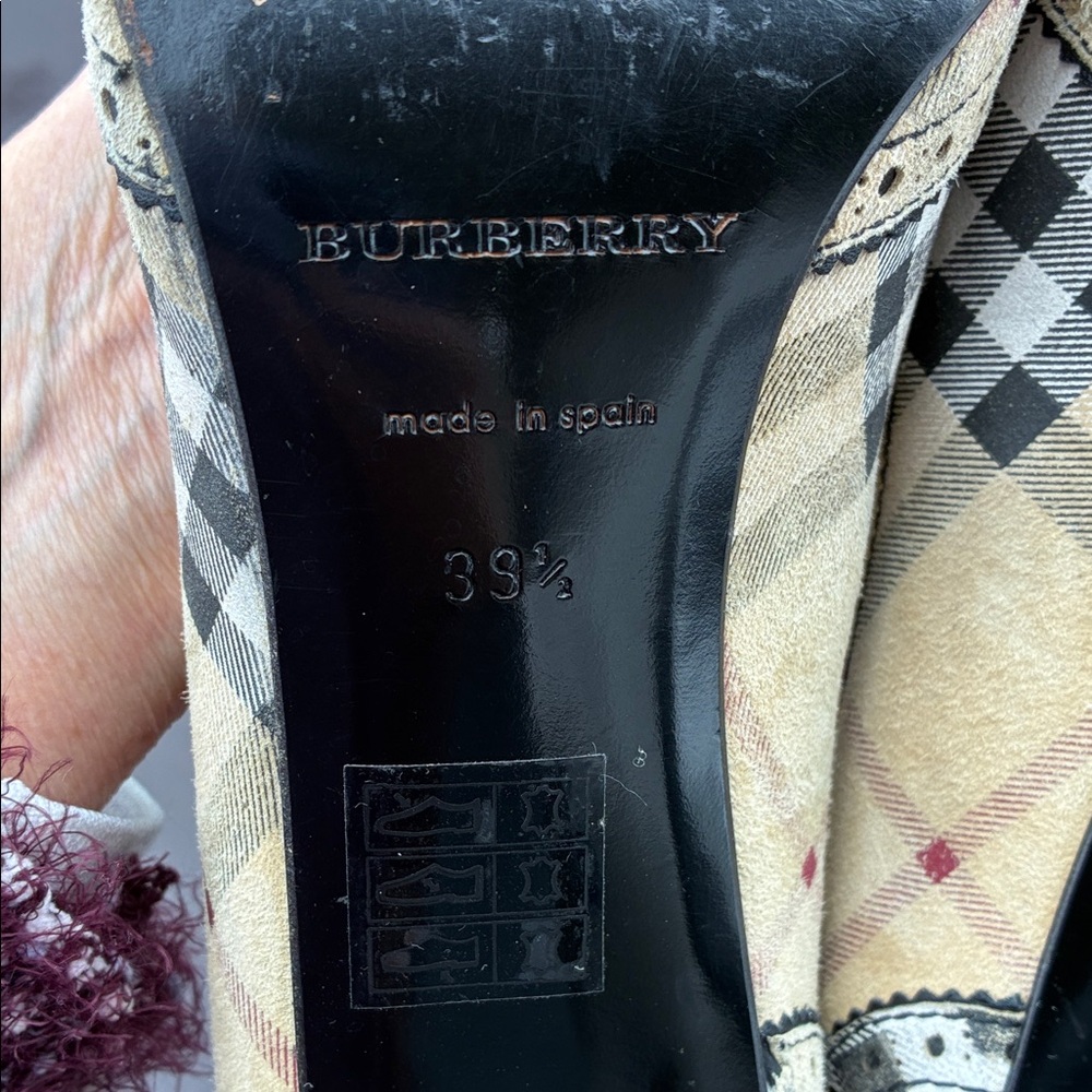 Burberry made in Spain Women's Checkered Pumps - Black and Cream - Picture 8 of 8